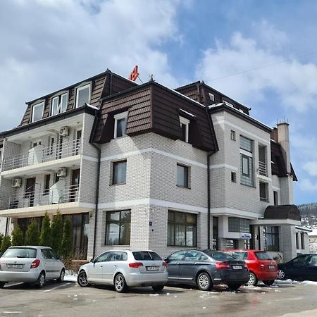 Hotel Damis Pale Bagian luar foto