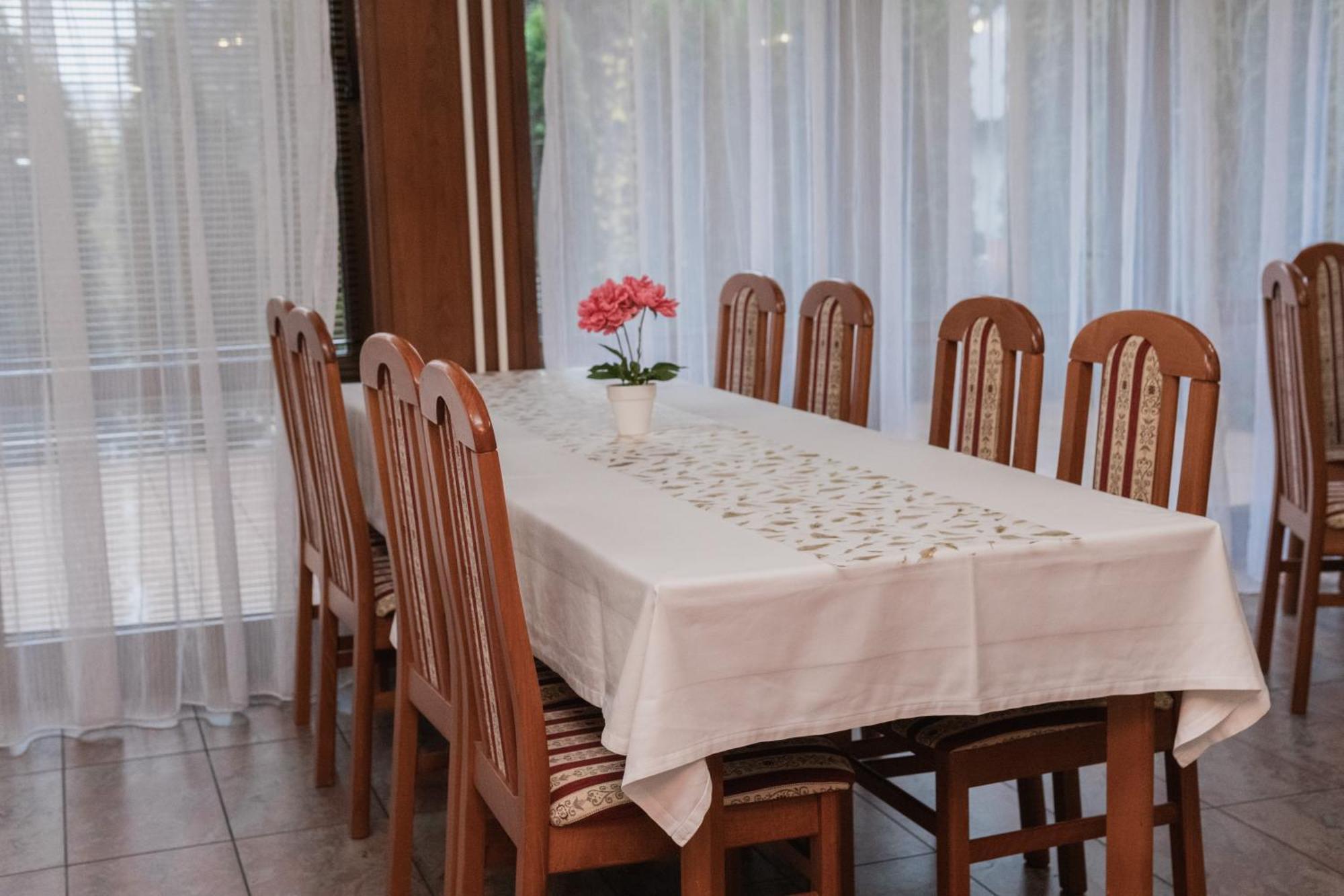 Hotel Damis Pale Bagian luar foto