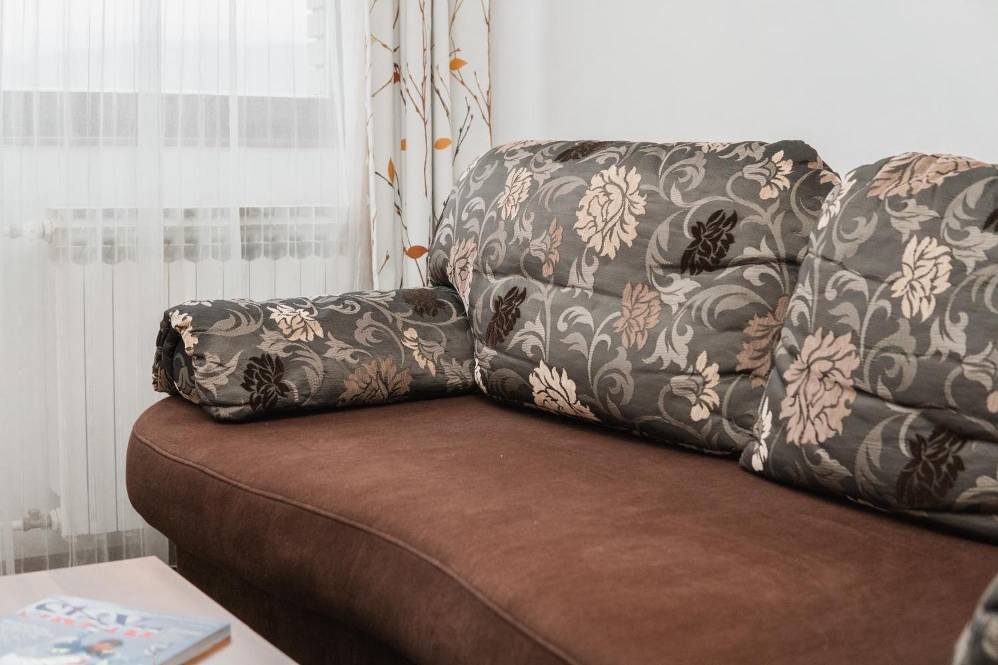 Hotel Damis Pale Bagian luar foto