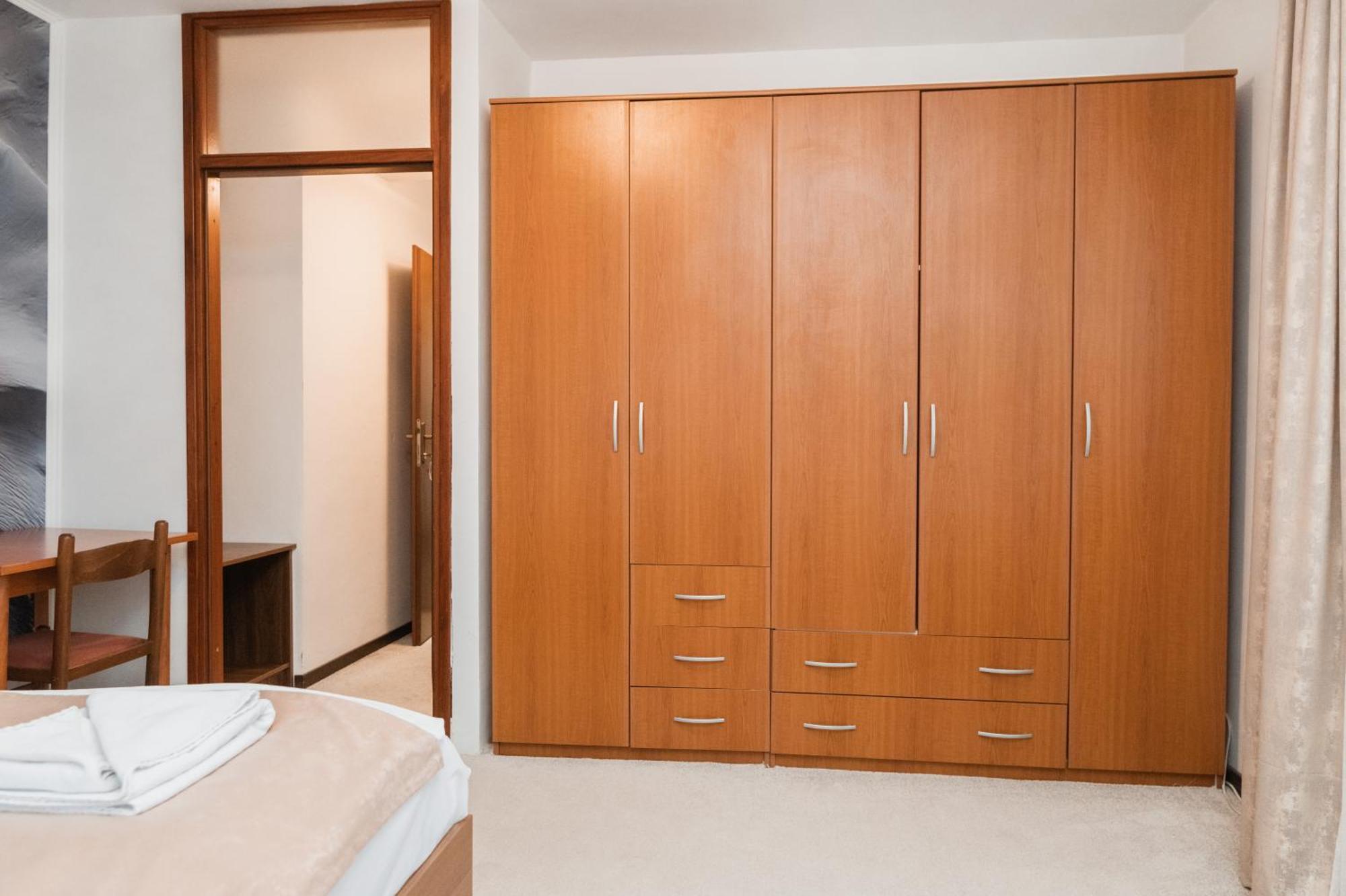 Hotel Damis Pale Bagian luar foto