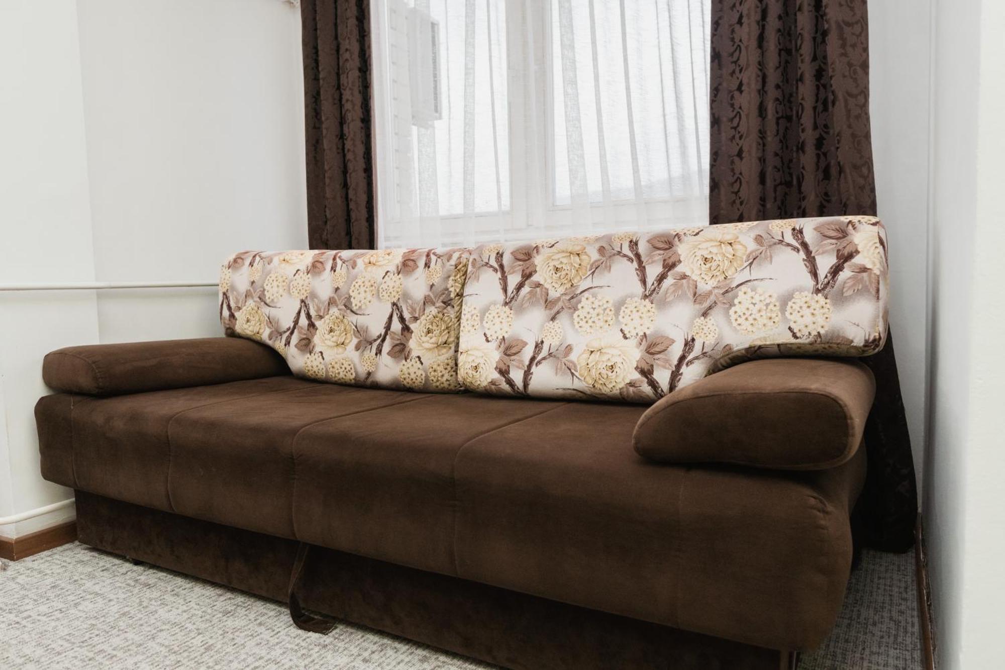 Hotel Damis Pale Bagian luar foto